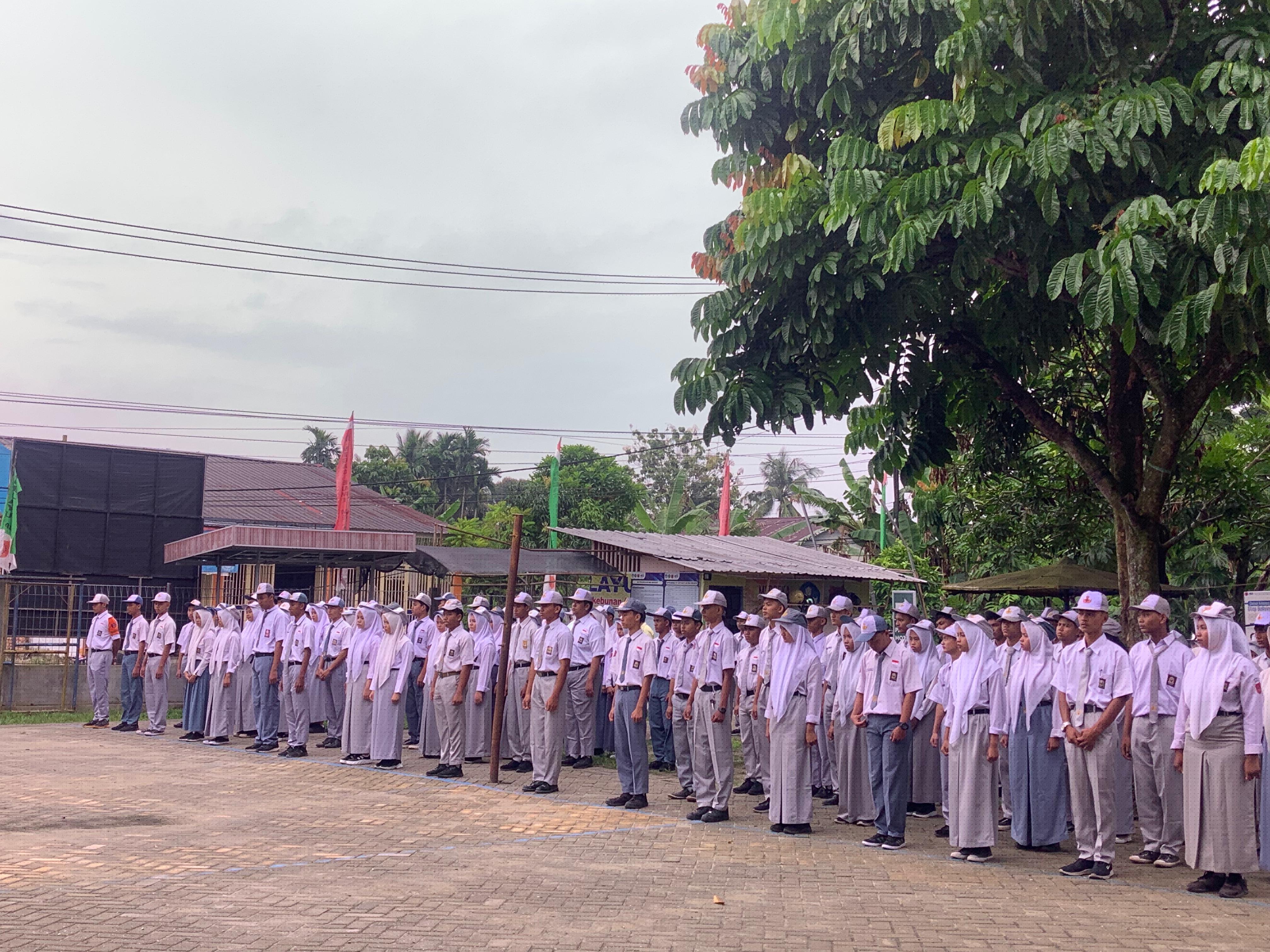 SMK Migas Bumi Melayu Riau Laksanakan Upacara Hari Pendidikan Nasional 2025